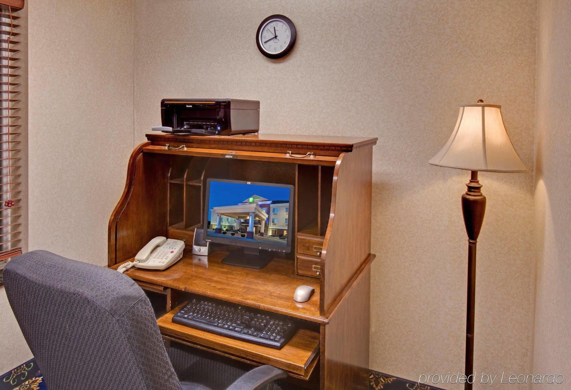 Holiday Inn Express & Suites - Dickinson By Ihg Удобства фото