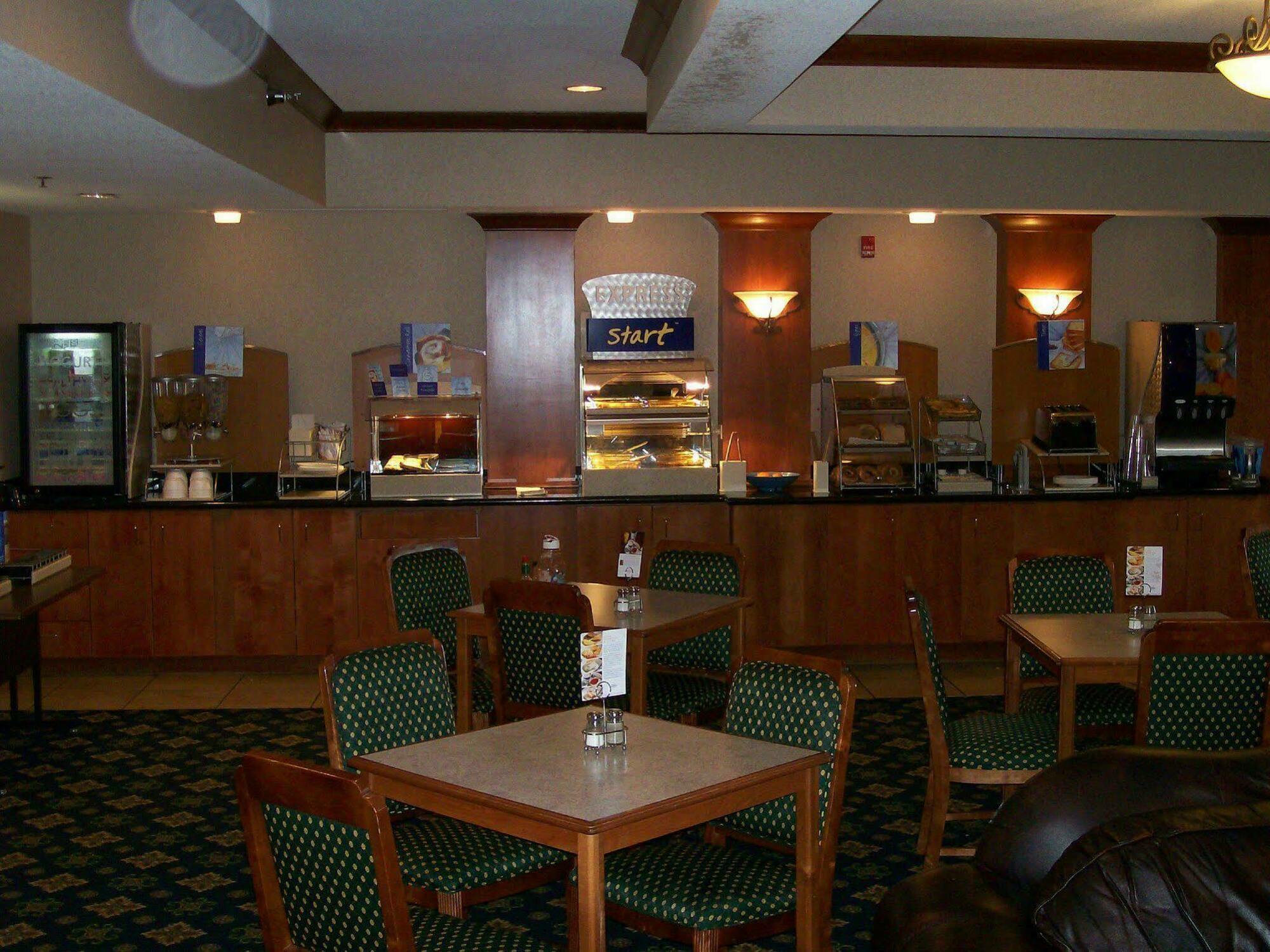 Holiday Inn Express & Suites - Dickinson By Ihg Ресторан фото