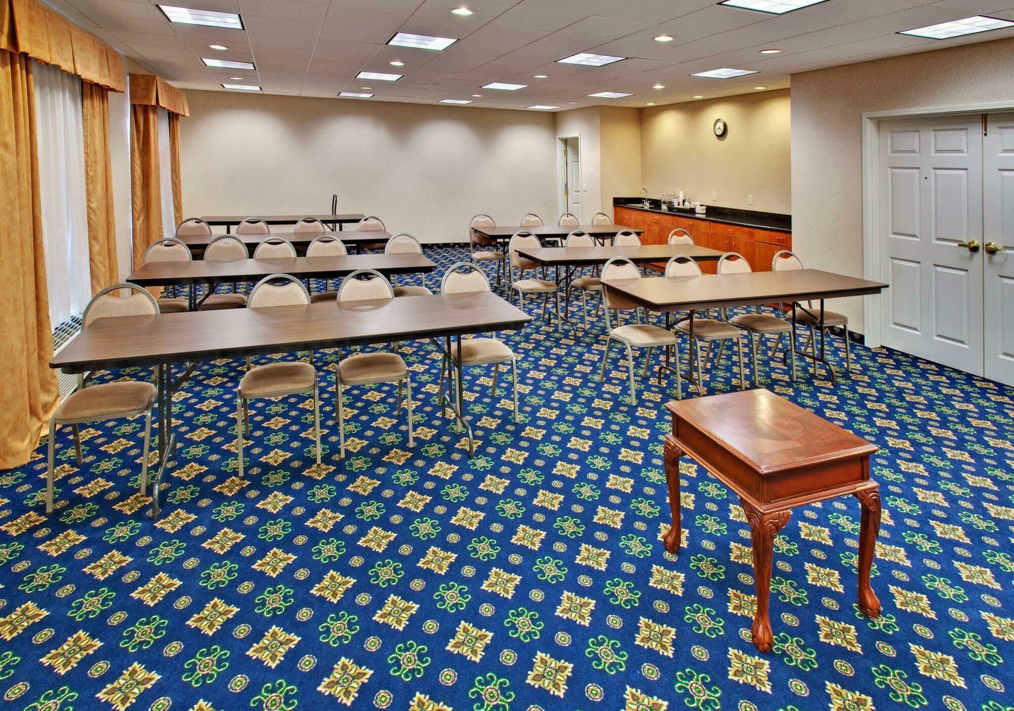 Holiday Inn Express & Suites - Dickinson By Ihg Удобства фото