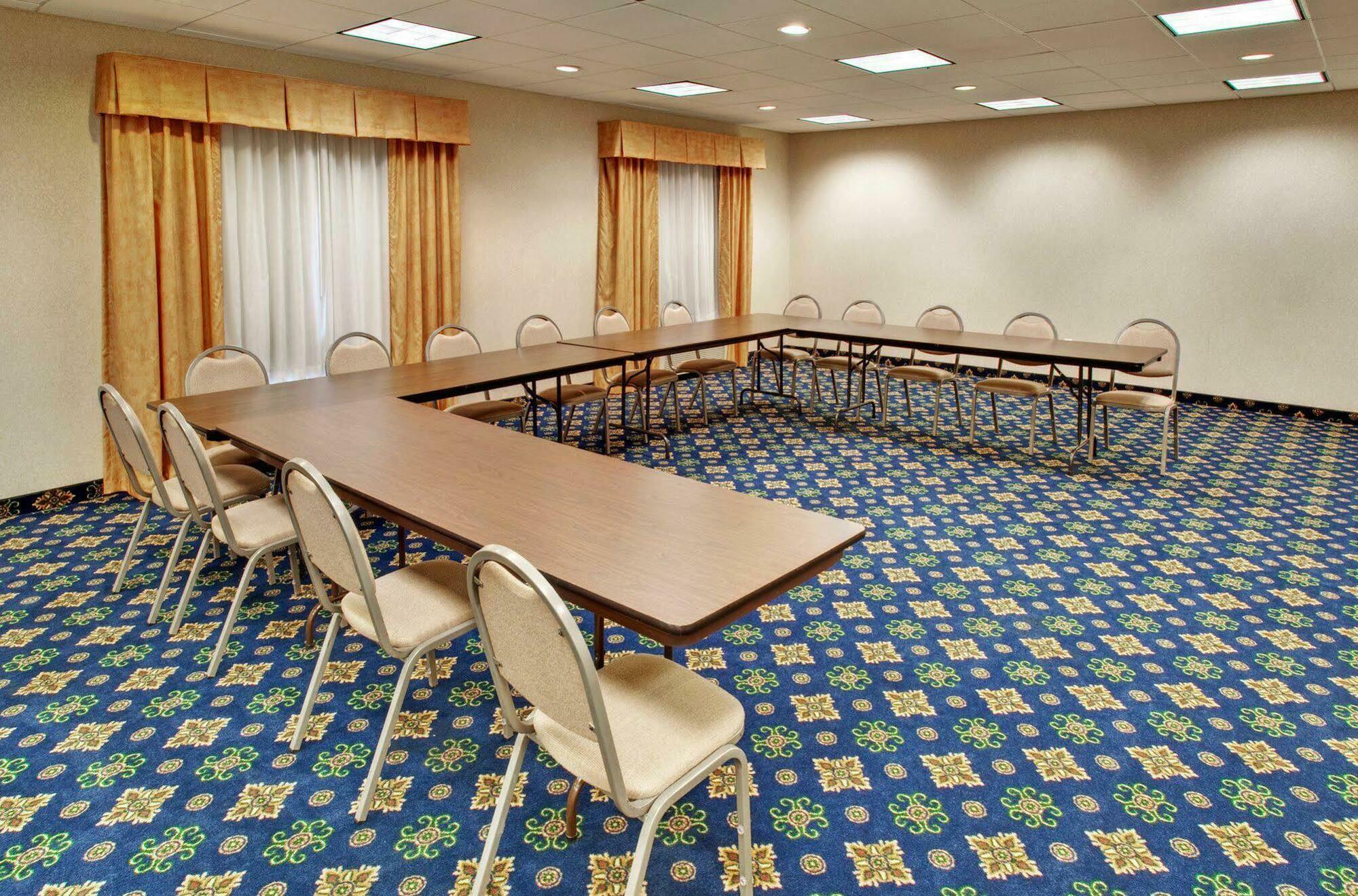 Holiday Inn Express & Suites - Dickinson By Ihg Удобства фото